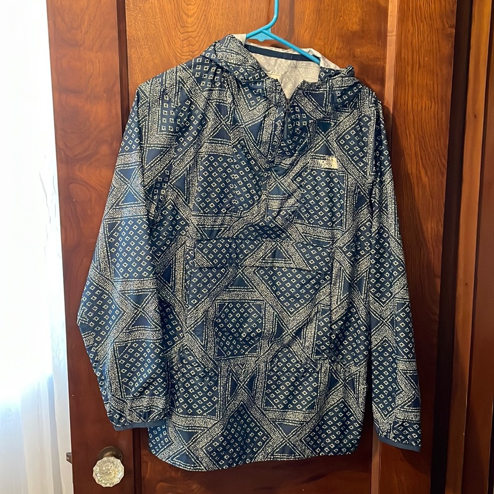 Adorable The North Face windbreaker